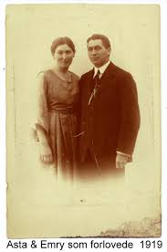 Asta & Emry's wedding picture in 1919/20