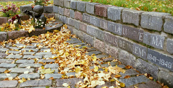 Memorial Latvian children