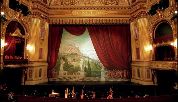 The Royal Theatre photo by Simon Knudsen