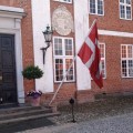Hindsgavl hovedindgang med&nbsp;flag.jpg
