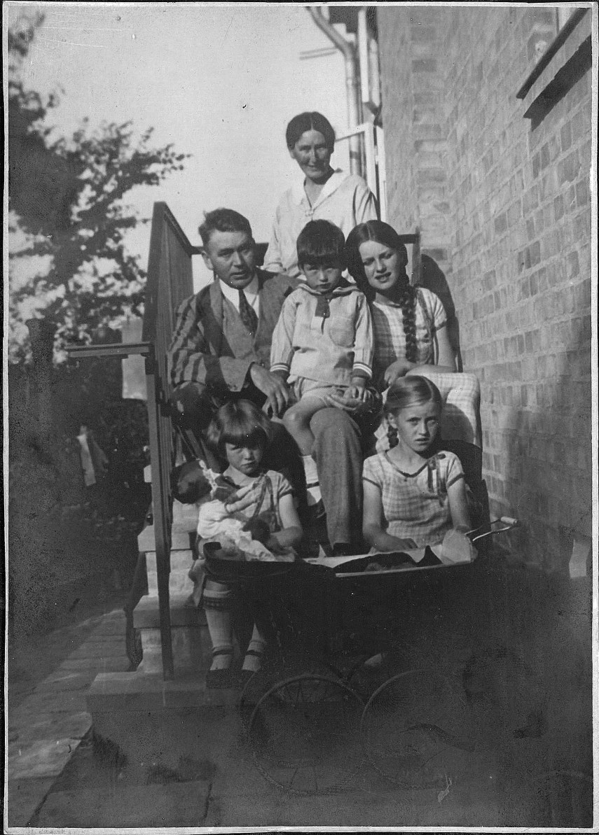 My grandparents and their four children in Holbaek 1929