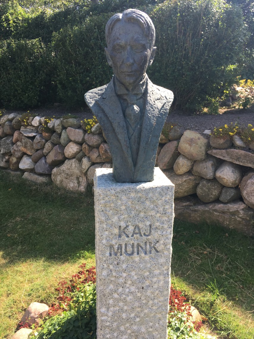 A bronze bust of Kaj Munk in the Vedsersoe Churchyard
